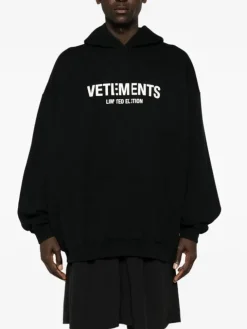 VETEMENTS. Felpe<FELPA HOODIE LIMITED EDITION Bianco, Nero