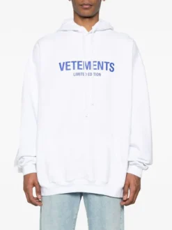 VETEMENTS. Felpe<FELPA HOODIE LIMITED EDITION Bianco, Blu