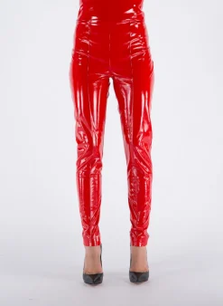 NINEMINUTESModello: “THE LEGS LATEX “Codice Articolo: 22FWNPN0004Composizione: 45% poliestere, 55% poliuretano.Fodera: 97% poliestere, 3% elastan.Vestibilità: La modella è alta 164 cm e veste una taglia 40. Pantaloni<LEGGINGS THE LEGS LATEX Rosso