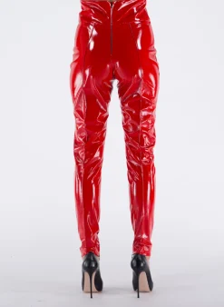 NINEMINUTESModello: “THE LEGS LATEX “Codice Articolo: 22FWNPN0004Composizione: 45% poliestere, 55% poliuretano.Fodera: 97% poliestere, 3% elastan.Vestibilità: La modella è alta 164 cm e veste una taglia 40. Pantaloni<LEGGINGS THE LEGS LATEX Rosso
