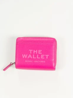 MARC JACOBS. Portafogli<PORTAFOGLIO THE LEATHER MINI COMPACT Fuxia