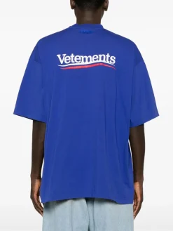 VETEMENTS. T-Shirt<T-SHIRT CAMPAIGN LOGO Blu