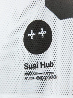 SUSI HUB MERCH T-Shirt<T-SHIRT FOOTBALL 64 Bianco, Nero