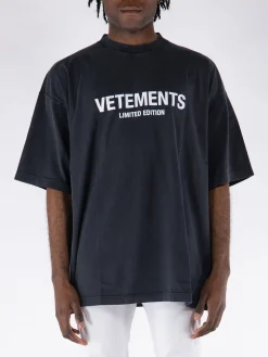 VETEMENTS. T-Shirt<T-SHIRT LIMITED EDITION Bianco, Nero