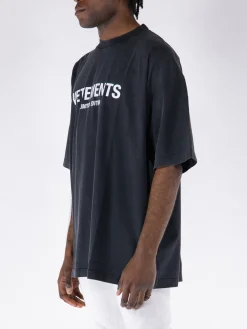 VETEMENTS. T-Shirt<T-SHIRT LIMITED EDITION Bianco, Nero