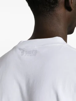 VETEMENTS. T-Shirt<T-SHIRT LIMITED EDITION LOGO Bianco, Blu