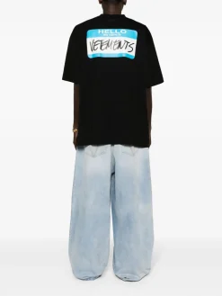 VETEMENTS. T-Shirt<T-SHIRT MY NAME IS VETEMENTS Nero