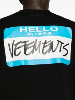 VETEMENTS. T-Shirt<T-SHIRT MY NAME IS VETEMENTS Nero